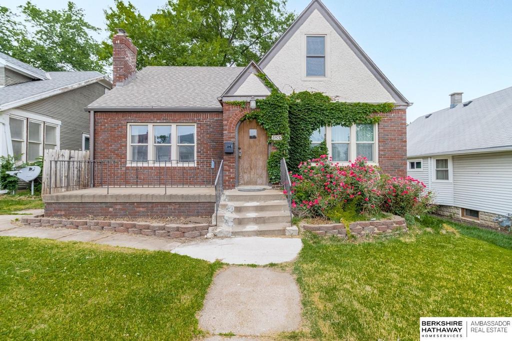 4832 Erskine Street, Omaha, NE 68104