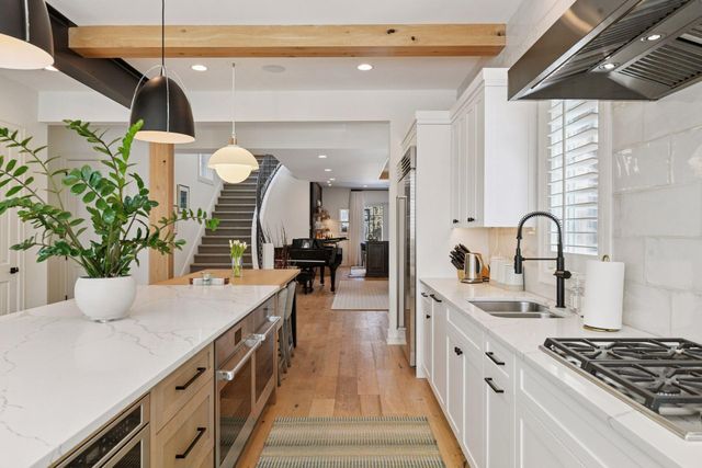 715 Rice Street E, Wayzata, MN 55391