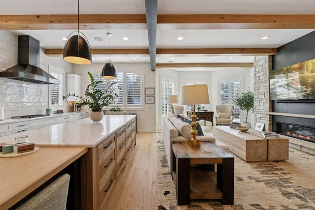 715 Rice Street E, Wayzata, MN 55391