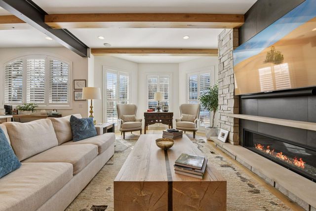 715 Rice Street E, Wayzata, MN 55391