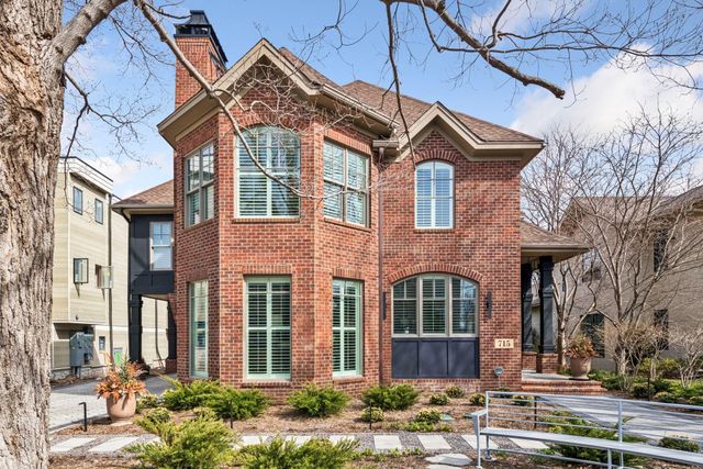 715 Rice Street E, Wayzata, MN 55391