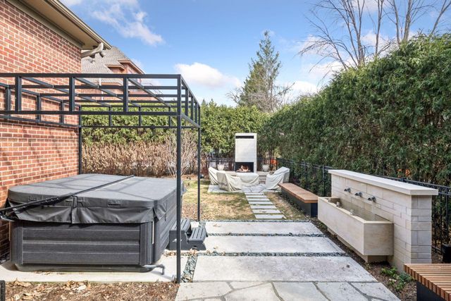 715 Rice Street E, Wayzata, MN 55391