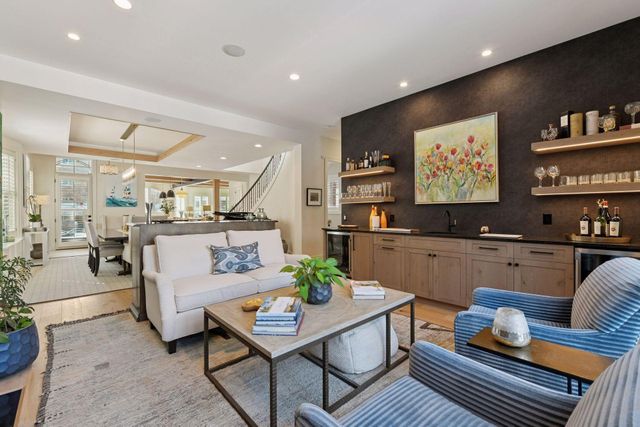 715 Rice Street E, Wayzata, MN 55391