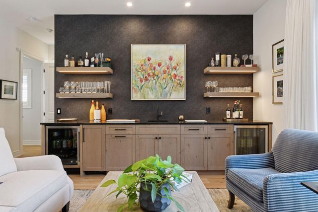 715 Rice Street E, Wayzata, MN 55391