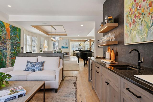 715 Rice Street E, Wayzata, MN 55391