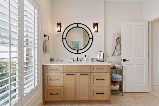 715 Rice Street E, Wayzata, MN 55391