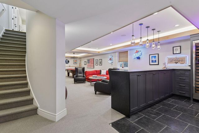 715 Rice Street E, Wayzata, MN 55391