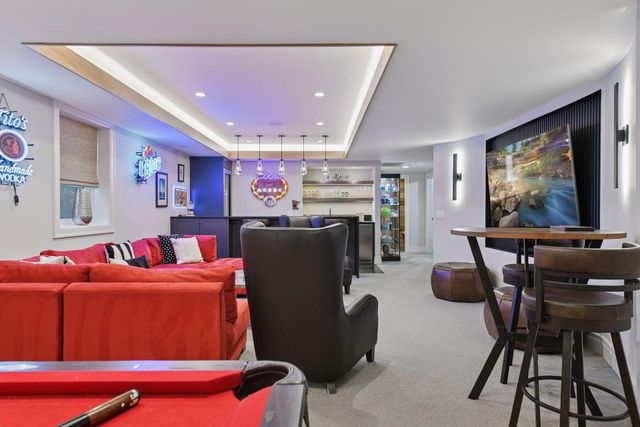 715 Rice Street E, Wayzata, MN 55391