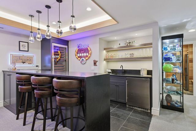 715 Rice Street E, Wayzata, MN 55391