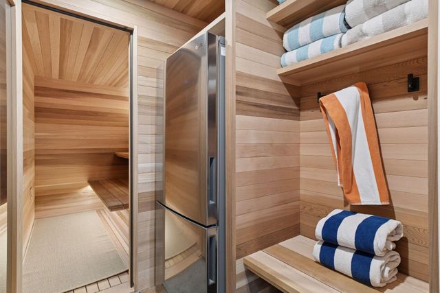 715 Rice Street E, Wayzata, MN 55391