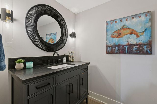 715 Rice Street E, Wayzata, MN 55391