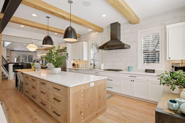 715 Rice Street E, Wayzata, MN 55391