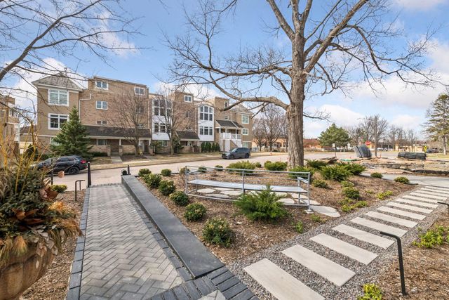 715 Rice Street E, Wayzata, MN 55391