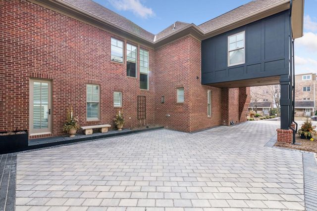 715 Rice Street E, Wayzata, MN 55391