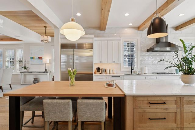 715 Rice Street E, Wayzata, MN 55391