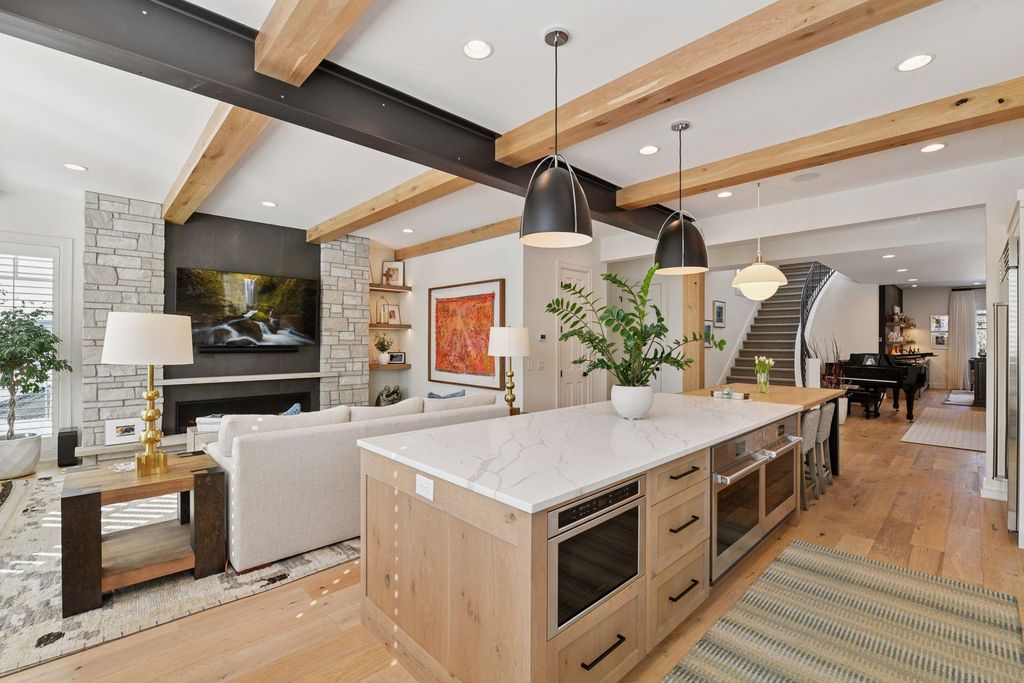 715 Rice Street E, Wayzata, MN 55391