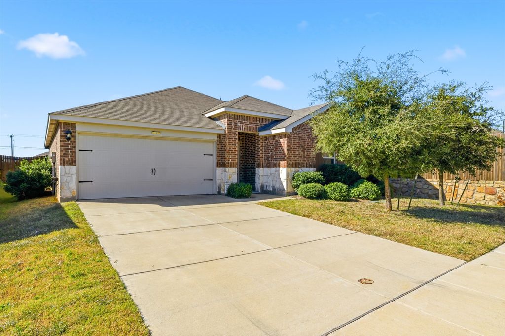 1513 Stinnett Drive, Forney, TX 75126