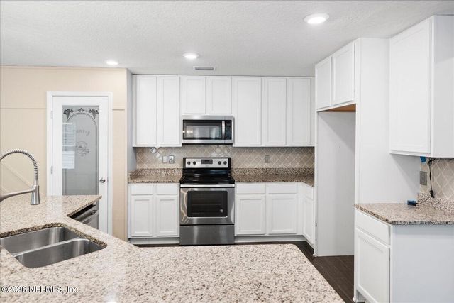 12766 CHANDLERS CROSSING Lane, Jacksonville, FL 32226