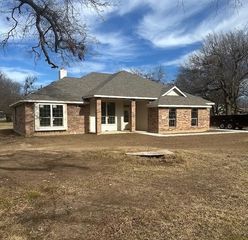 1203 Anthony Street, Gainesville, TX 76240