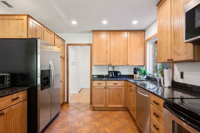241 Perkins St H-402, Boston, MA 02130