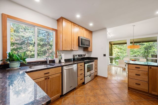 241 Perkins St H-402, Boston, MA 02130