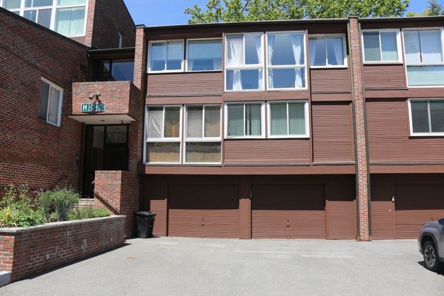 241 Perkins St H-402, Boston, MA 02130