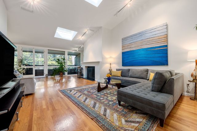 241 Perkins St H-402, Boston, MA 02130