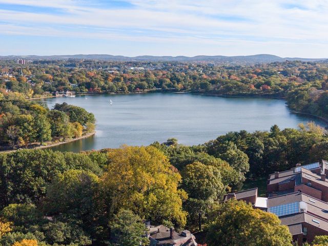 241 Perkins St H-402, Boston, MA 02130