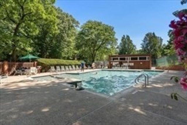 241 Perkins St H-402, Boston, MA 02130