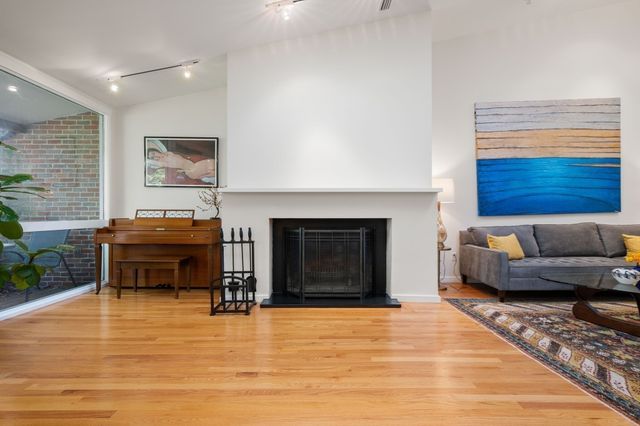 241 Perkins St H-402, Boston, MA 02130