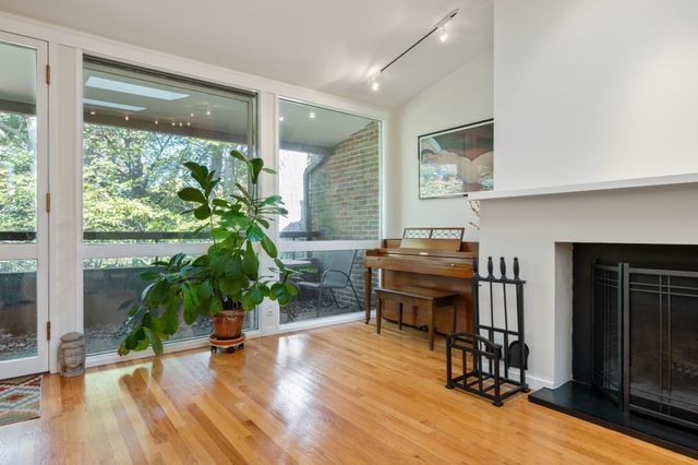 241 Perkins St H-402, Boston, MA 02130