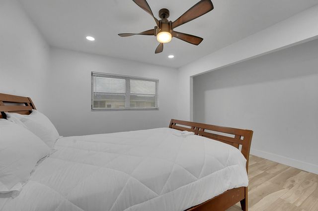 5043 Cresthaven Boulevard F, West Palm Beach, FL 33415