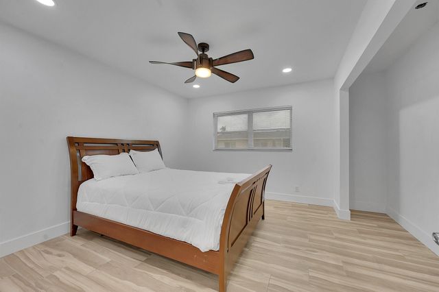 5043 Cresthaven Boulevard F, West Palm Beach, FL 33415