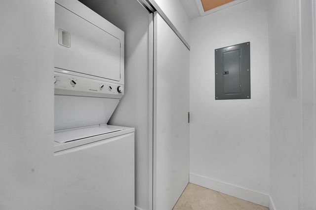 5043 Cresthaven Boulevard F, West Palm Beach, FL 33415