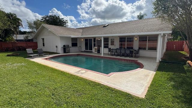1860 Primrose Lane, Wellington, FL 33414