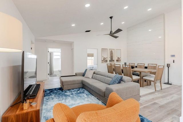 1860 Primrose Lane, Wellington, FL 33414