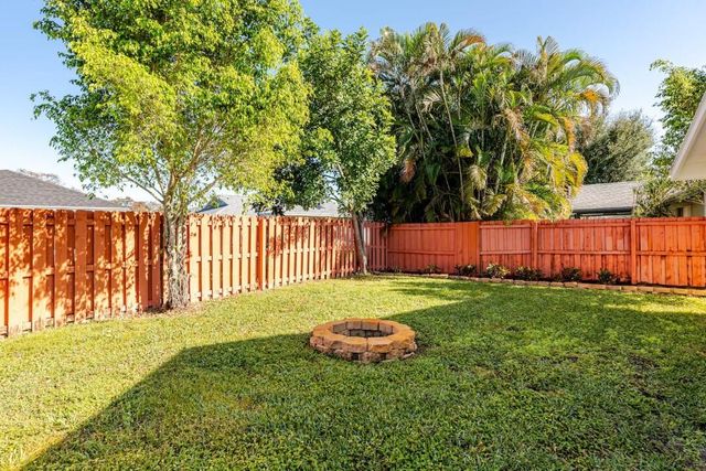 1860 Primrose Lane, Wellington, FL 33414