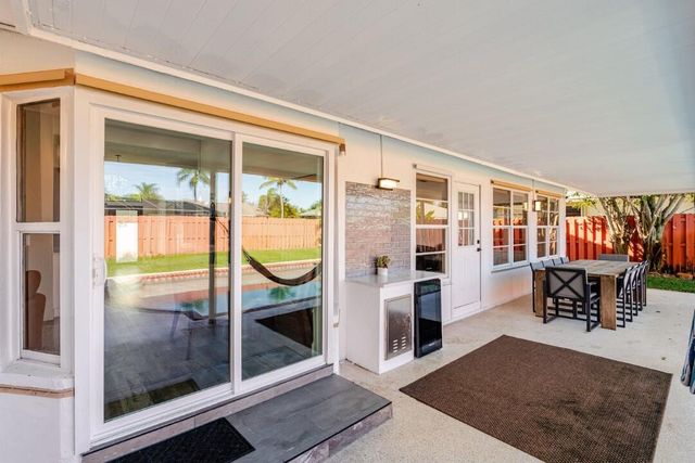 1860 Primrose Lane, Wellington, FL 33414