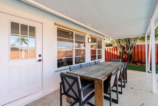 1860 Primrose Lane, Wellington, FL 33414
