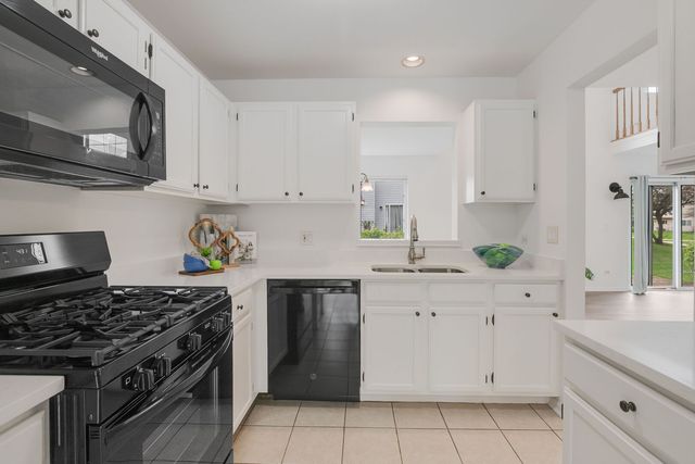 250 Wellington Circle, Gurnee, IL 60031