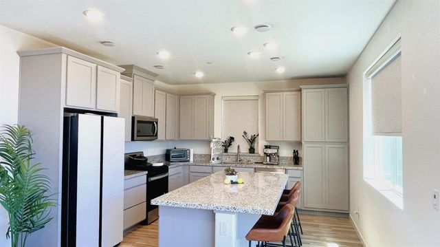 4633 Snapdragon way, Folsom, CA 95630
