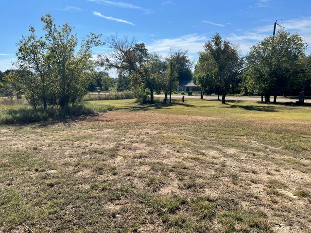 815 W Standifer Street, Hamilton, TX 76531