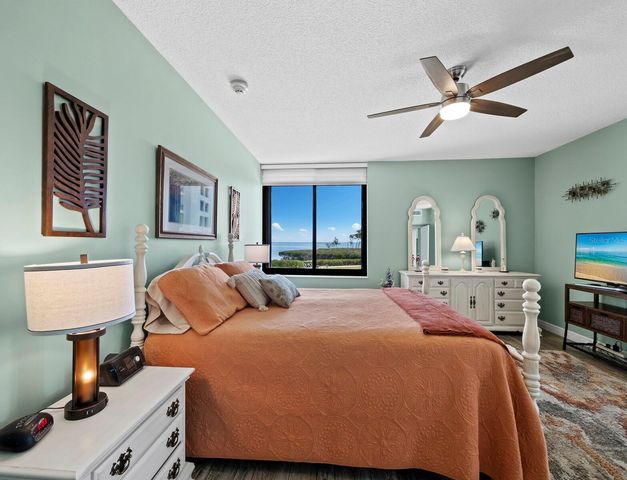 2020 HARBOURSIDE DRIVE 417, Longboat Key, FL 34228