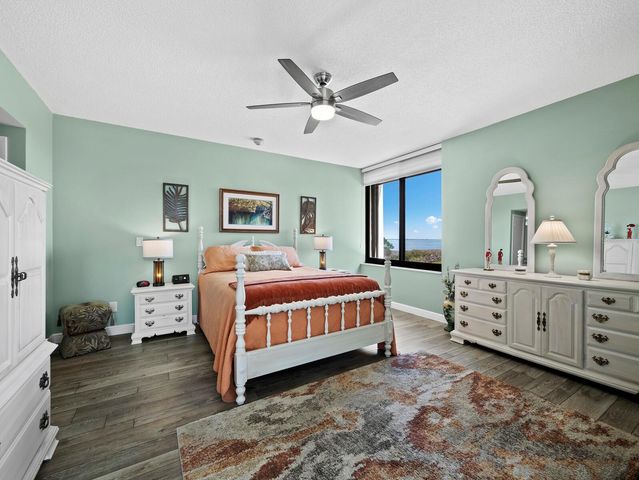 2020 HARBOURSIDE DRIVE 417, Longboat Key, FL 34228