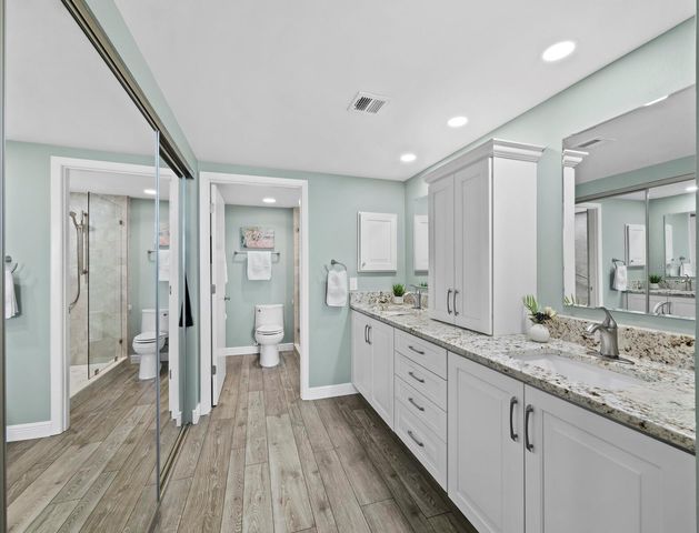 2020 HARBOURSIDE DRIVE 417, Longboat Key, FL 34228