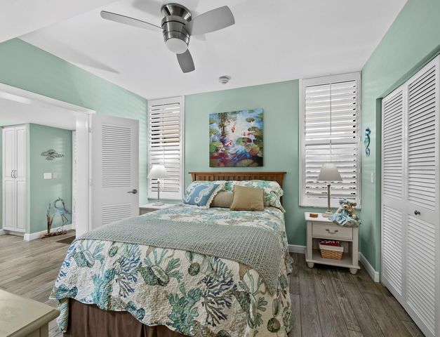 2020 HARBOURSIDE DRIVE 417, Longboat Key, FL 34228