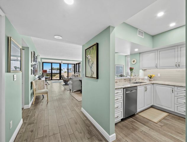 2020 HARBOURSIDE DRIVE 417, Longboat Key, FL 34228