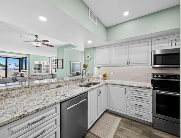 2020 HARBOURSIDE DRIVE 417, Longboat Key, FL 34228