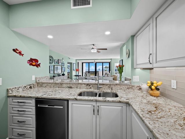 2020 HARBOURSIDE DRIVE 417, Longboat Key, FL 34228
