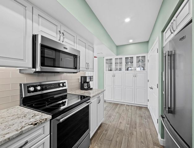 2020 HARBOURSIDE DRIVE 417, Longboat Key, FL 34228